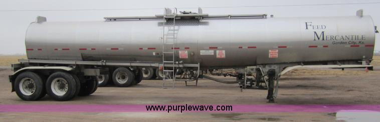 image for item 3305 1988 Acro stainless steel tanker trailer