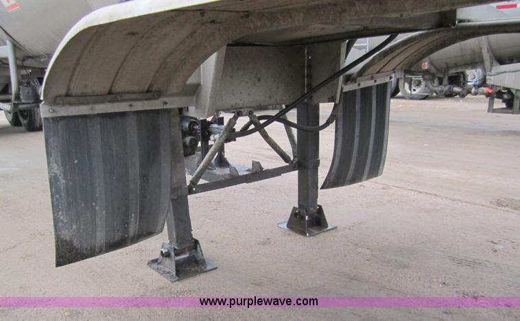 image for item 3305 1988 Acro stainless steel tanker trailer