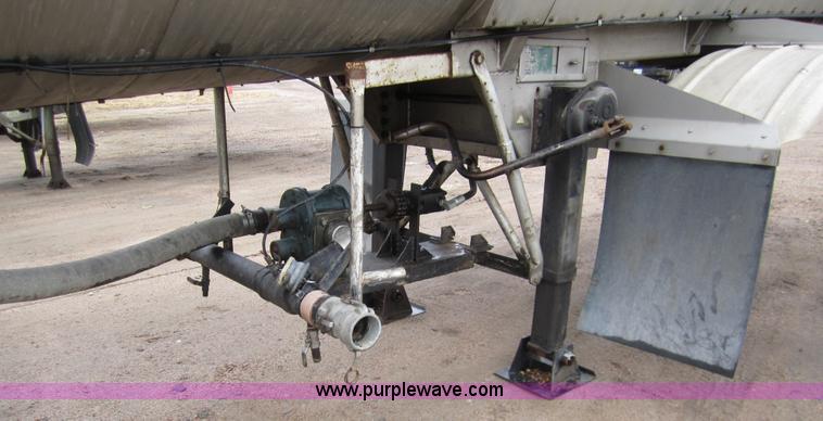 image for item 3305 1988 Acro stainless steel tanker trailer