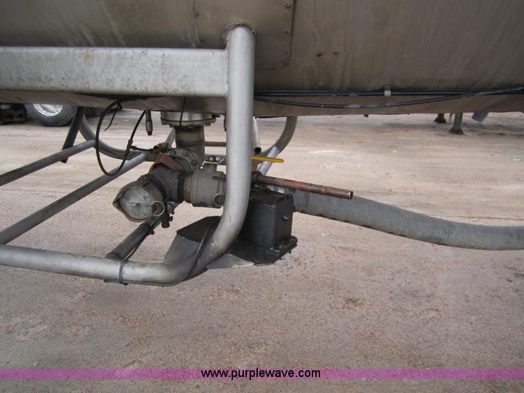 image for item 3305 1988 Acro stainless steel tanker trailer