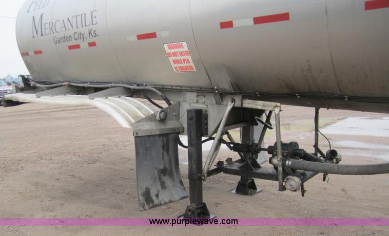 image for item 3305 1988 Acro stainless steel tanker trailer