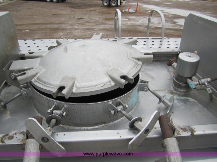 image for item 3305 1988 Acro stainless steel tanker trailer