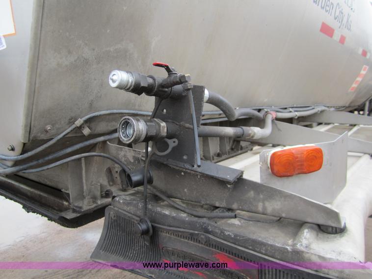 image for item 3305 1988 Acro stainless steel tanker trailer