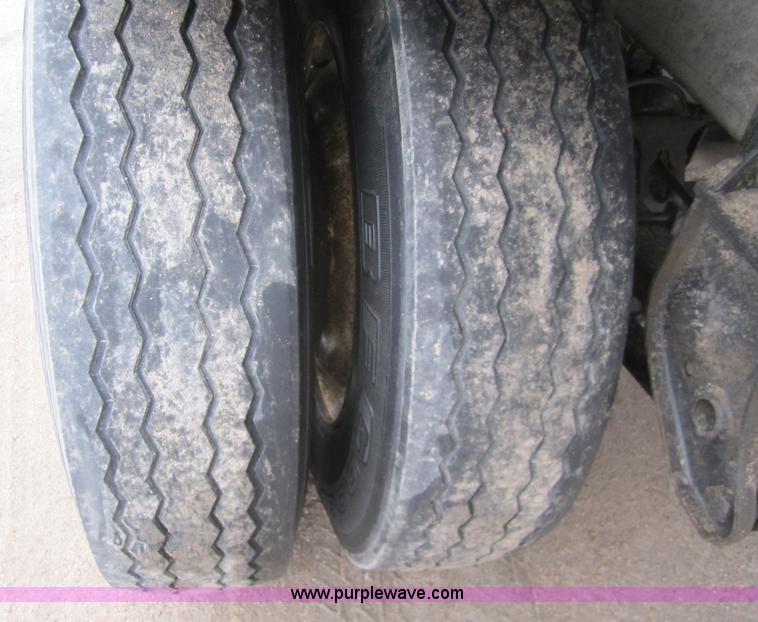 image for item 3305 1988 Acro stainless steel tanker trailer