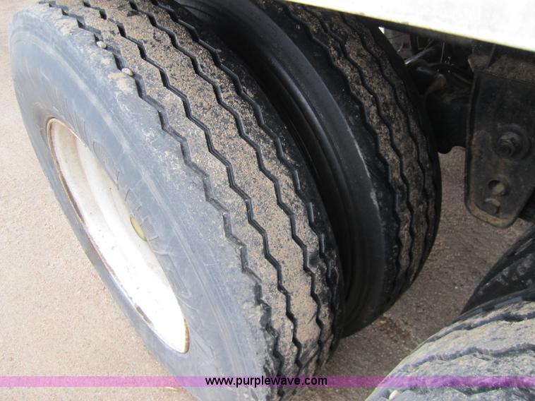 image for item 3305 1988 Acro stainless steel tanker trailer