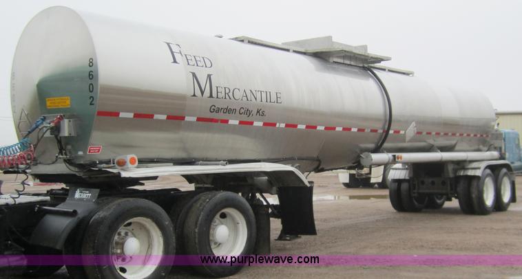 image for item 3306 1986 Fruehauf stainless steel tanker trailer