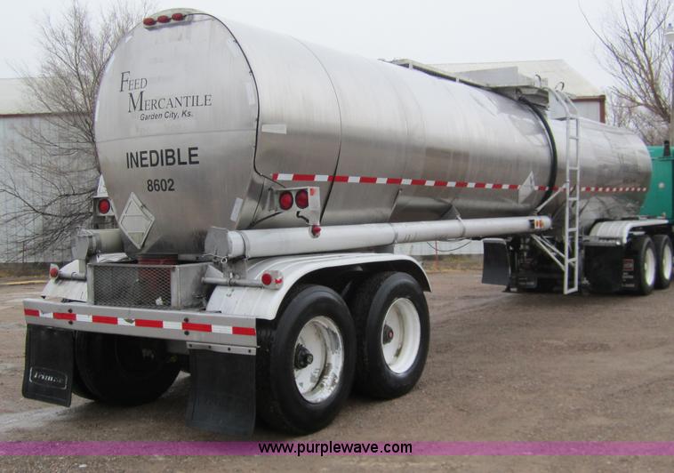 image for item 3306 1986 Fruehauf stainless steel tanker trailer