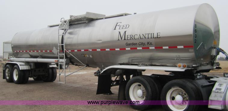 image for item 3306 1986 Fruehauf stainless steel tanker trailer