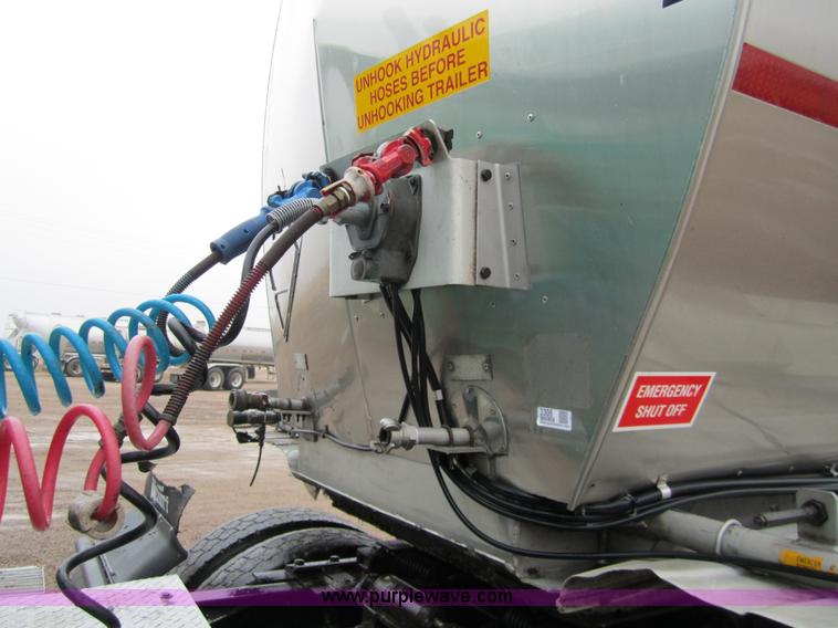 image for item 3306 1986 Fruehauf stainless steel tanker trailer