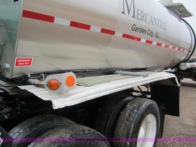 image for item 3306 1986 Fruehauf stainless steel tanker trailer