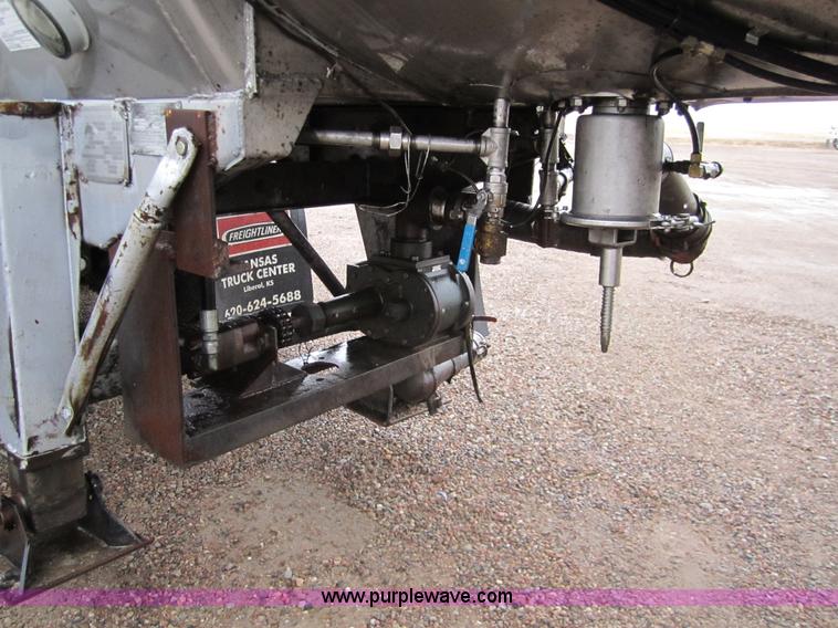 image for item 3306 1986 Fruehauf stainless steel tanker trailer