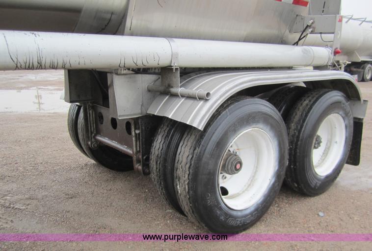 image for item 3306 1986 Fruehauf stainless steel tanker trailer