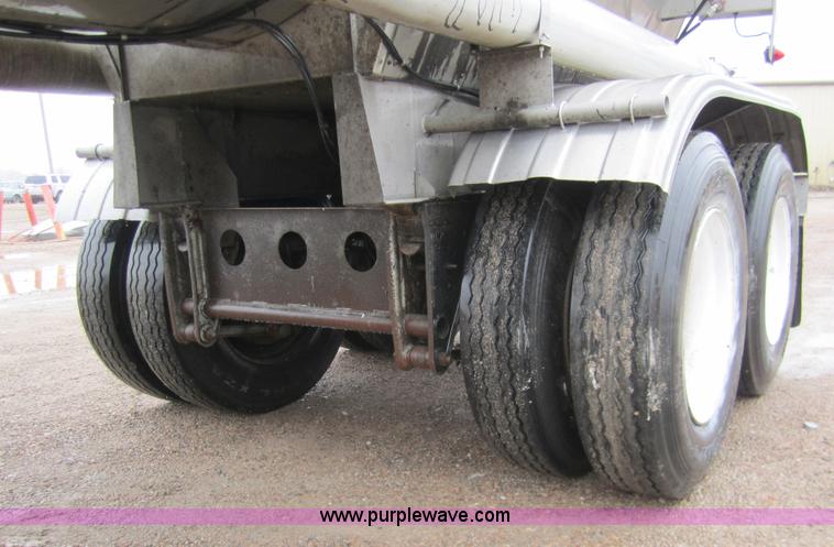 image for item 3306 1986 Fruehauf stainless steel tanker trailer