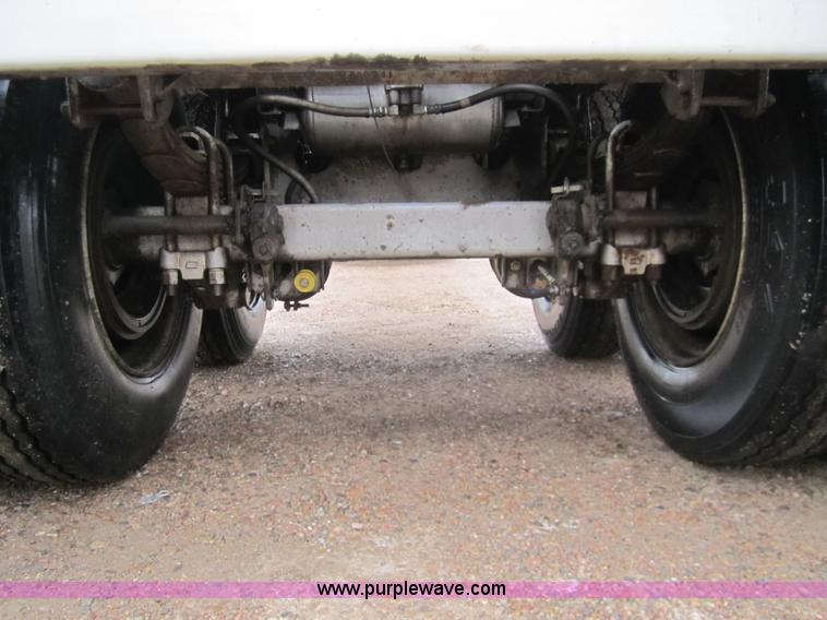 image for item 3306 1986 Fruehauf stainless steel tanker trailer