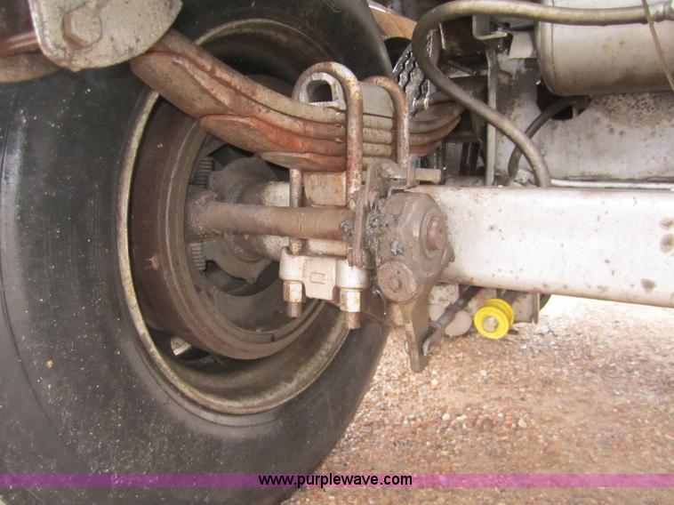 image for item 3306 1986 Fruehauf stainless steel tanker trailer