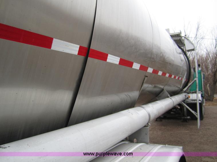 image for item 3306 1986 Fruehauf stainless steel tanker trailer