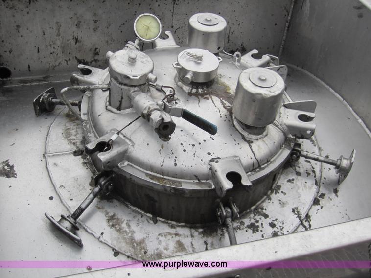 image for item 3306 1986 Fruehauf stainless steel tanker trailer