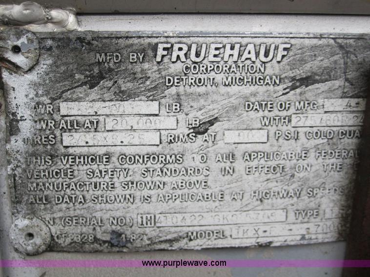 image for item 3306 1986 Fruehauf stainless steel tanker trailer