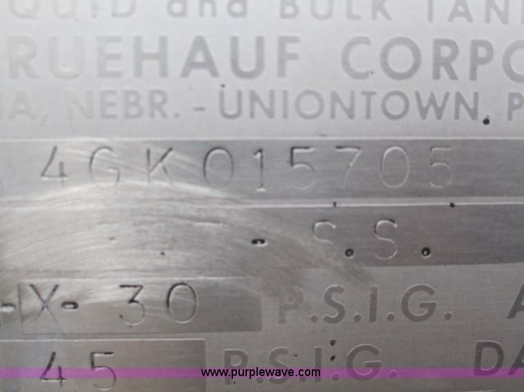 image for item 3306 1986 Fruehauf stainless steel tanker trailer