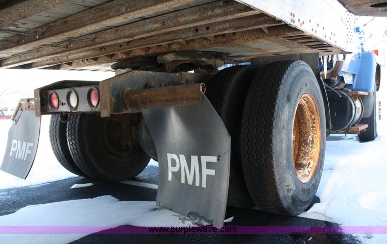 image for item 4750 1993 Ford LN8000 semi truck