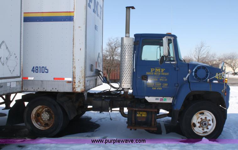 image for item 4750 1993 Ford LN8000 semi truck