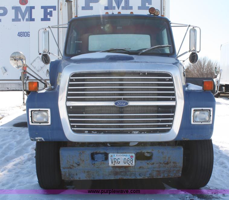 image for item 4750 1993 Ford LN8000 semi truck