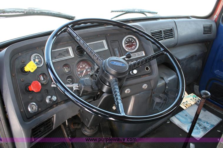 image for item 4750 1993 Ford LN8000 semi truck