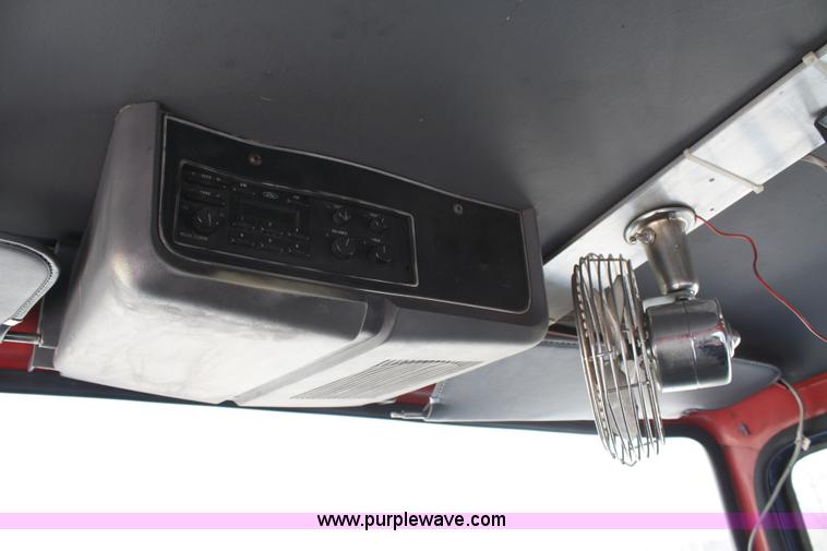 image for item 4750 1993 Ford LN8000 semi truck