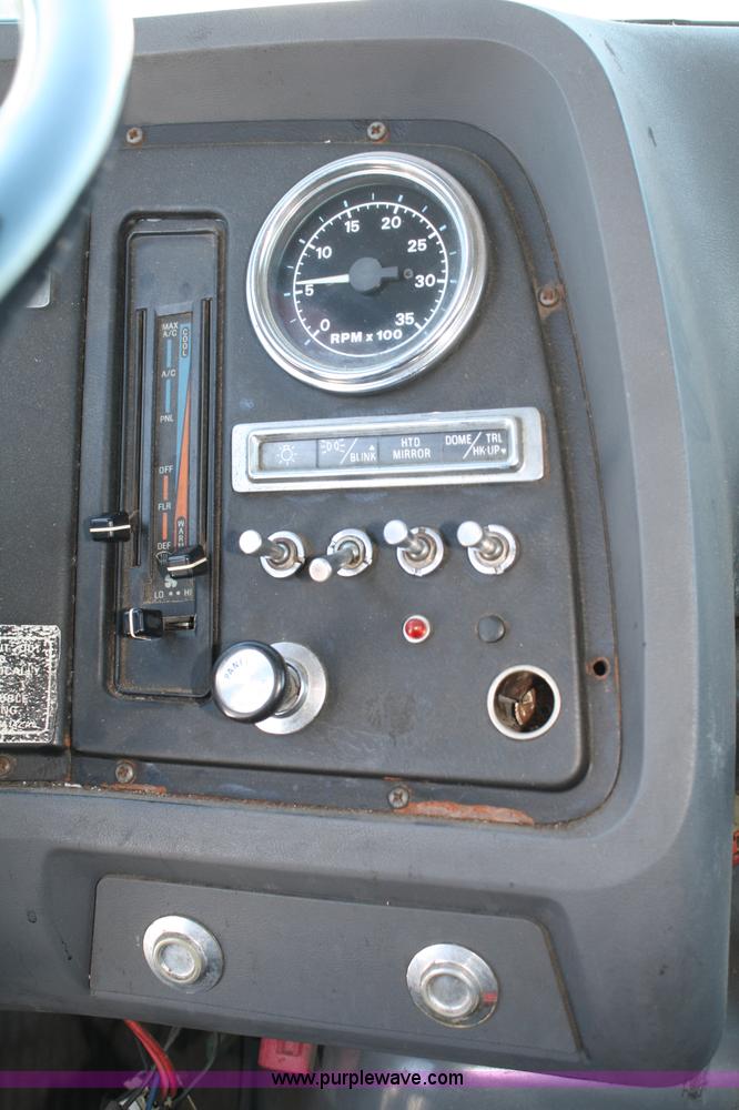 image for item 4750 1993 Ford LN8000 semi truck