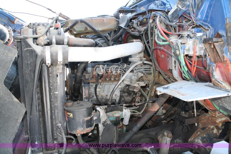 image for item 4750 1993 Ford LN8000 semi truck