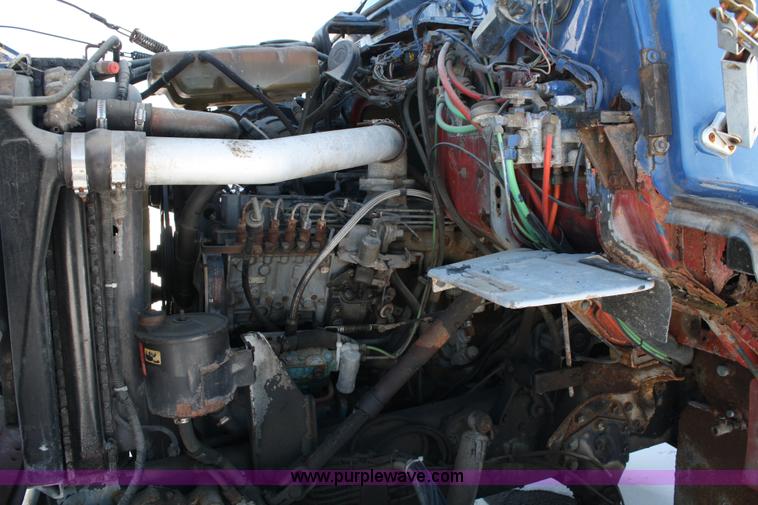 image for item 4750 1993 Ford LN8000 semi truck