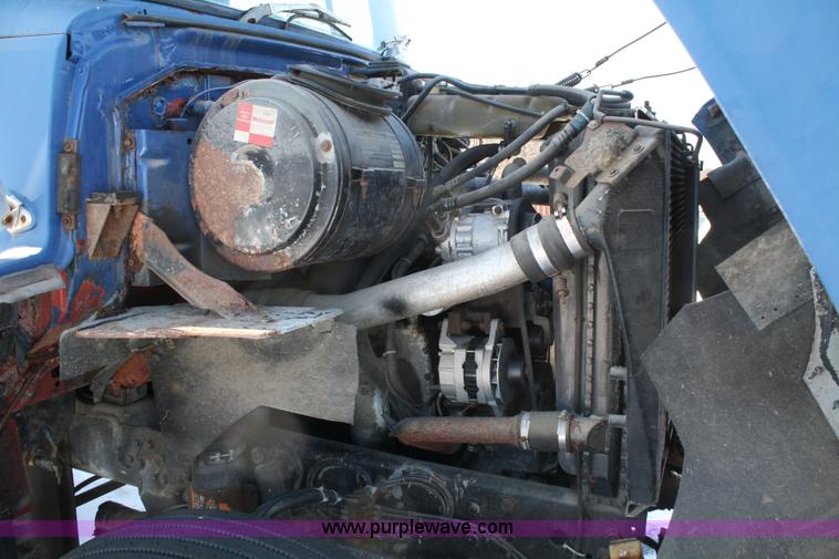 image for item 4750 1993 Ford LN8000 semi truck