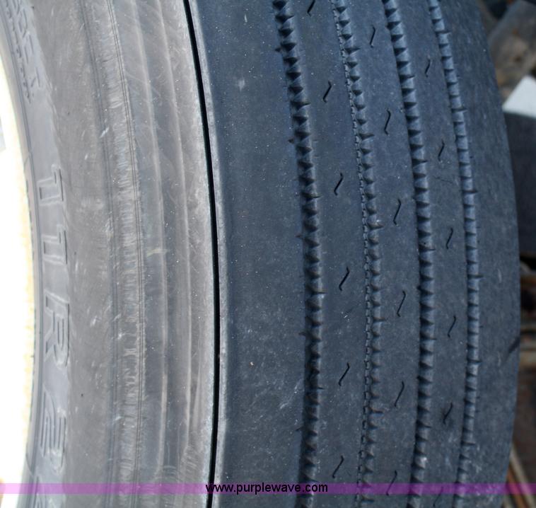 image for item 4750 1993 Ford LN8000 semi truck