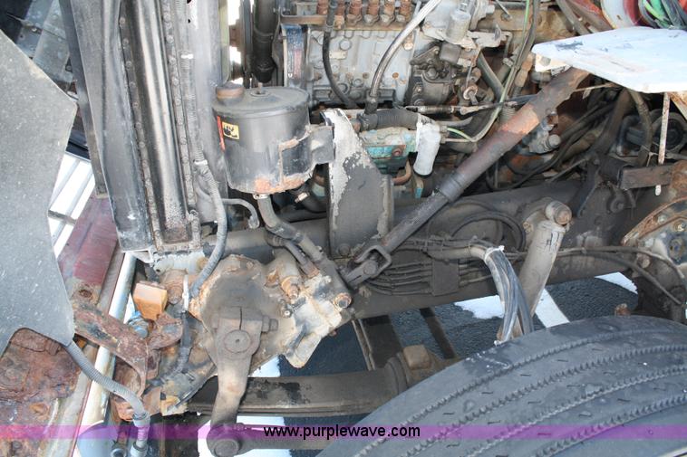 image for item 4750 1993 Ford LN8000 semi truck