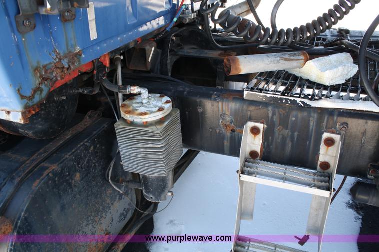 image for item 4750 1993 Ford LN8000 semi truck