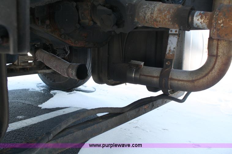 image for item 4750 1993 Ford LN8000 semi truck