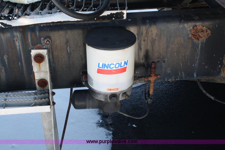 image for item 4750 1993 Ford LN8000 semi truck