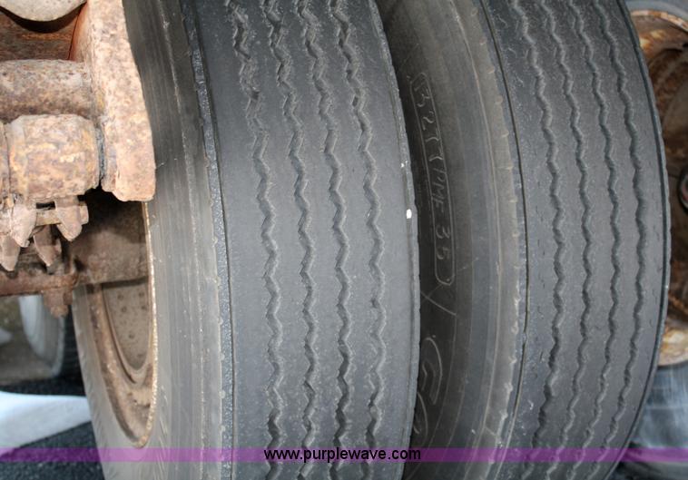 image for item 4751 1986 Great Dane dry van trailer