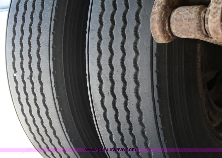 image for item 4751 1986 Great Dane dry van trailer