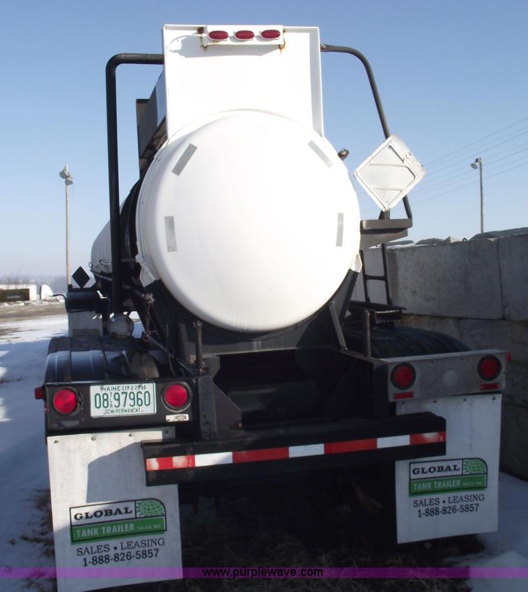 image for item 5372 1980 Fruehauf TEA-EZR-3500 40' pneumatic tanker trailer