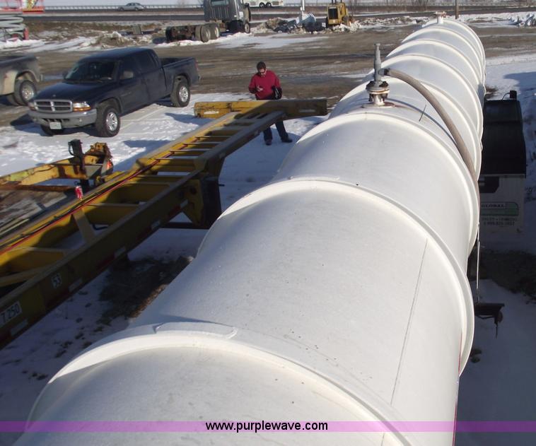 image for item 5372 1980 Fruehauf TEA-EZR-3500 40' pneumatic tanker trailer