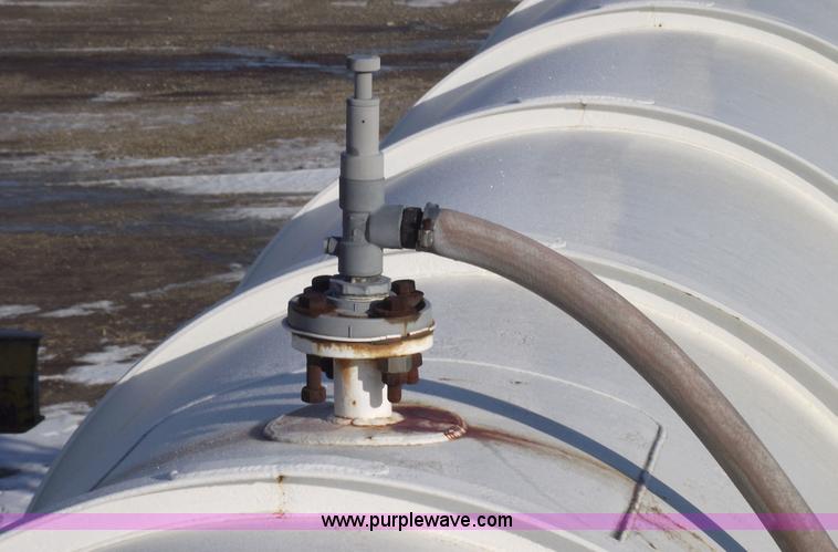 image for item 5372 1980 Fruehauf TEA-EZR-3500 40' pneumatic tanker trailer