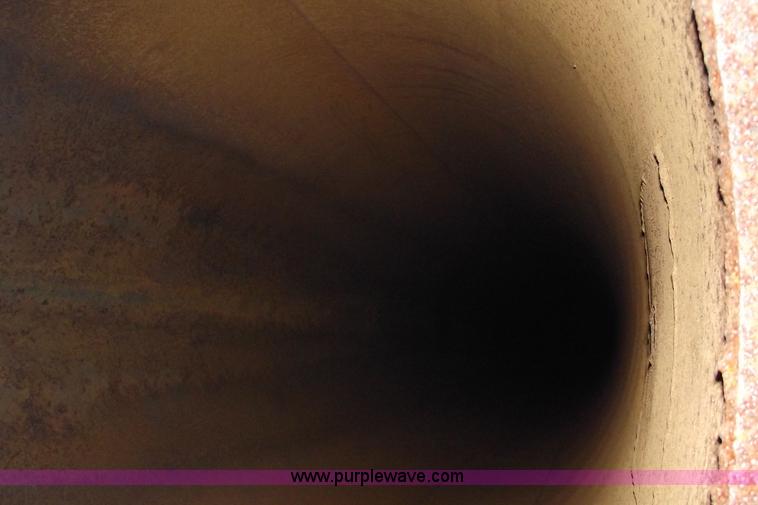 image for item 5372 1980 Fruehauf TEA-EZR-3500 40' pneumatic tanker trailer