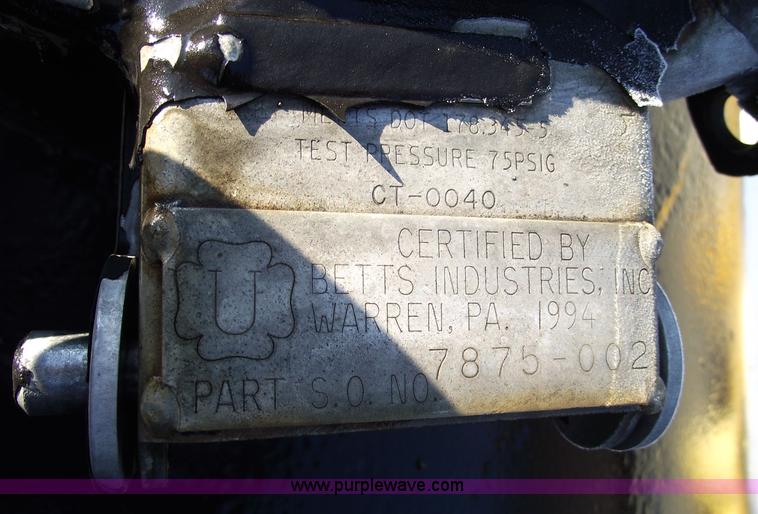 image for item 5372 1980 Fruehauf TEA-EZR-3500 40' pneumatic tanker trailer