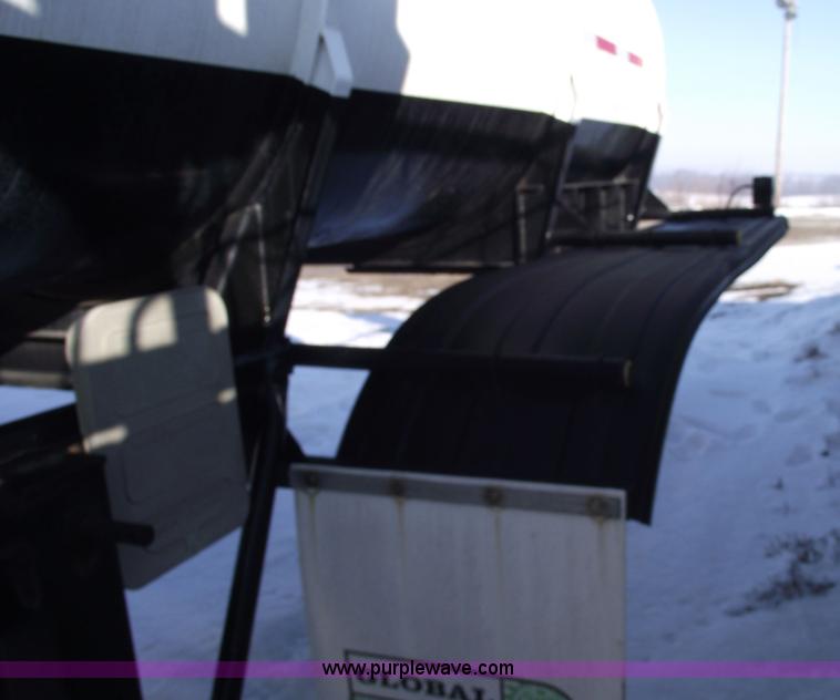 image for item 5372 1980 Fruehauf TEA-EZR-3500 40' pneumatic tanker trailer