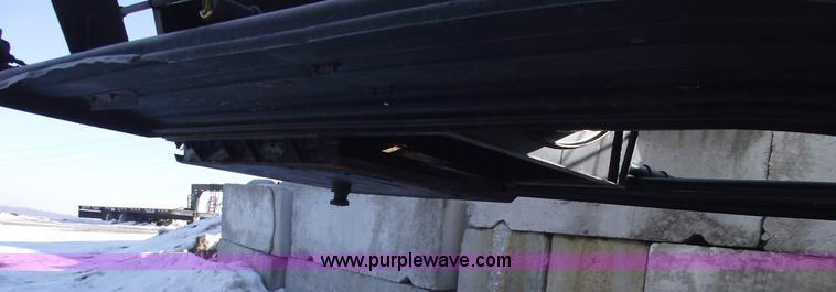 image for item 5372 1980 Fruehauf TEA-EZR-3500 40' pneumatic tanker trailer