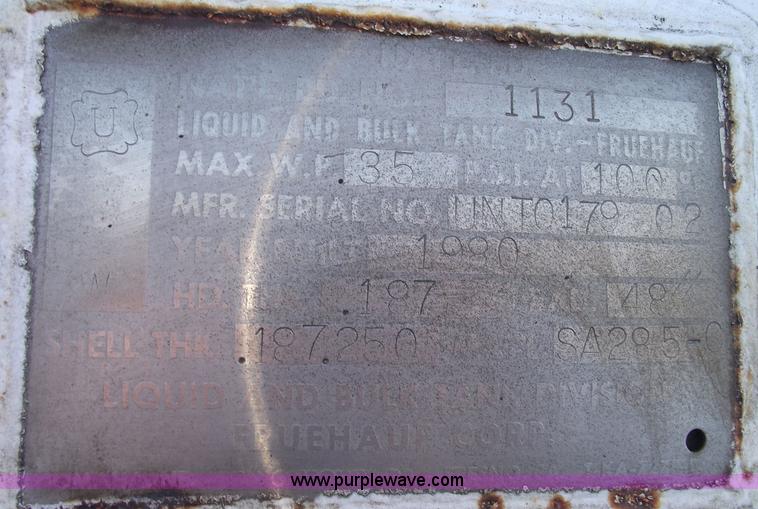 image for item 5372 1980 Fruehauf TEA-EZR-3500 40' pneumatic tanker trailer