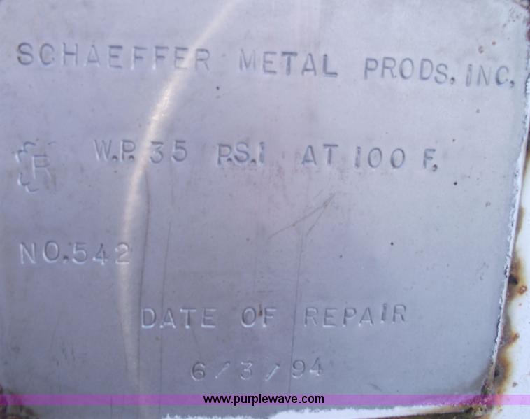 image for item 5372 1980 Fruehauf TEA-EZR-3500 40' pneumatic tanker trailer