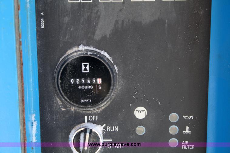 image for item 4783 2006 Genie TML-4000N light tower