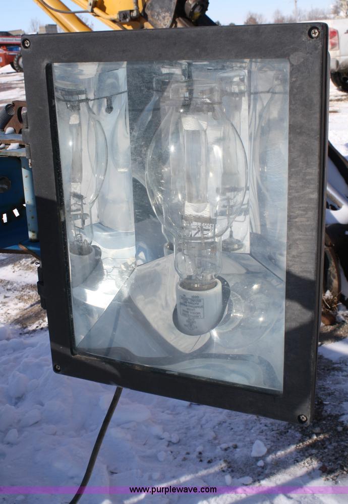 image for item 4783 2006 Genie TML-4000N light tower